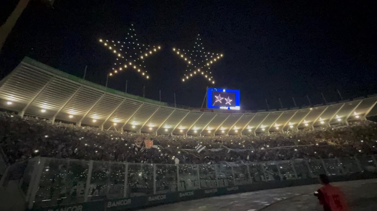 Los drones, parte del recibimiento albiazul.
