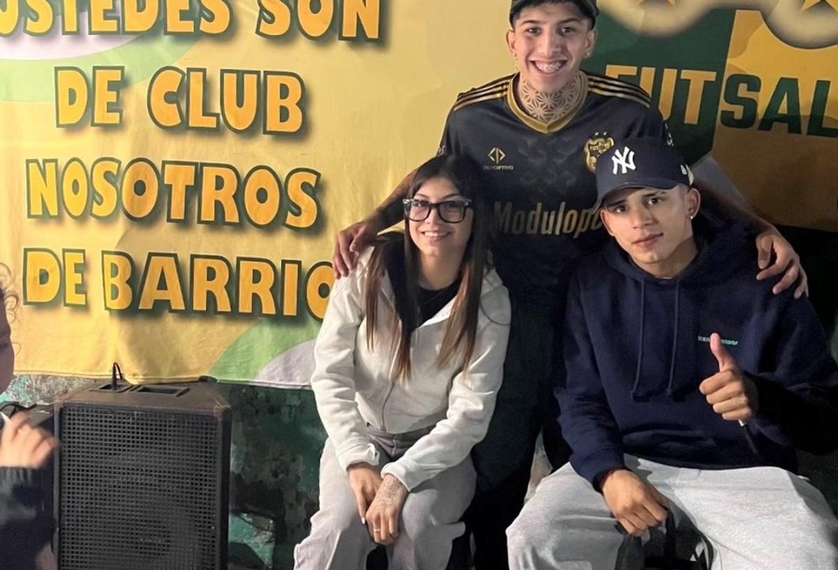 Leo Paredes en la olla popular del club Santa María.