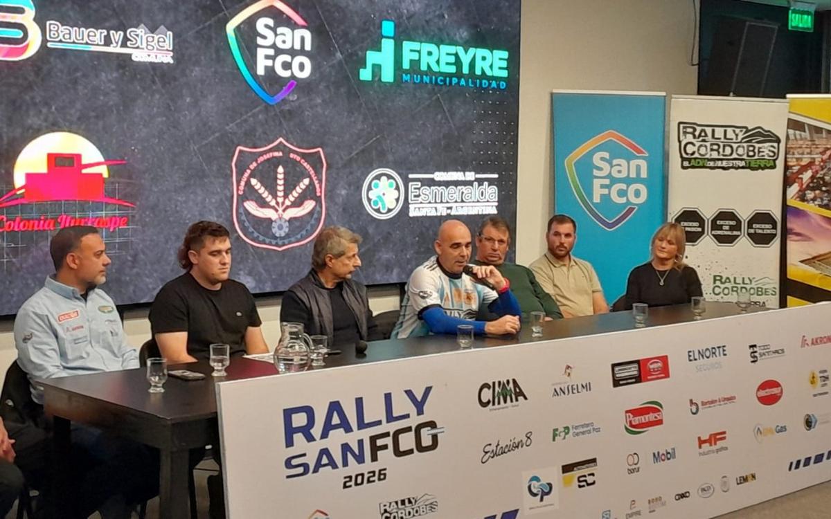 El Int. Bernarte, Beccaría (ACCOR) y Perotti (Comité Organizador) en la Tecnoteca