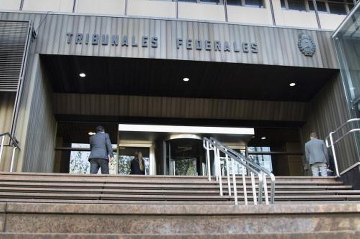 Condenan a escribana y tres hombres por lavado de activos en Mendoza