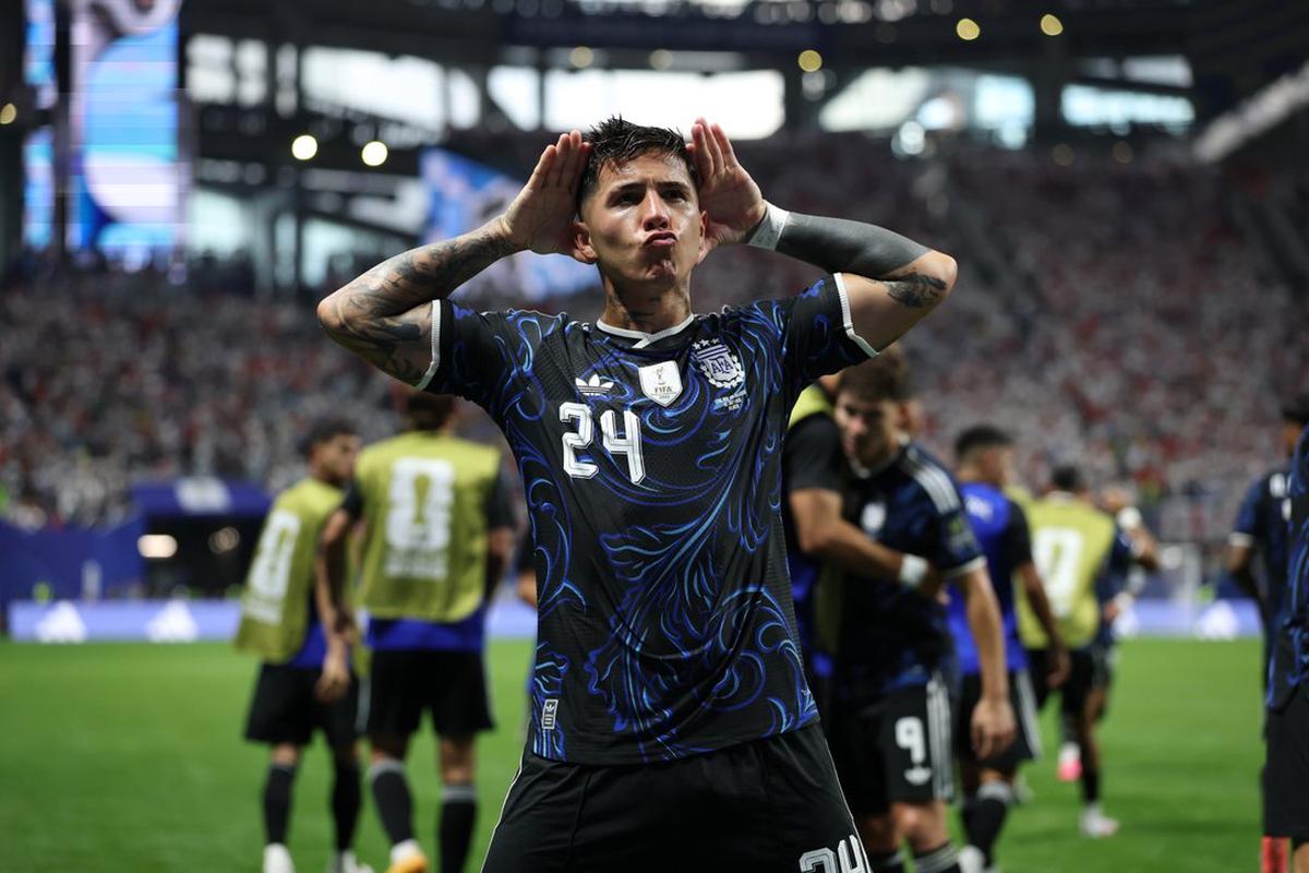 Enzo Fernández y un festejo para la historia en la victoria de Argentina a Inglaterra.
