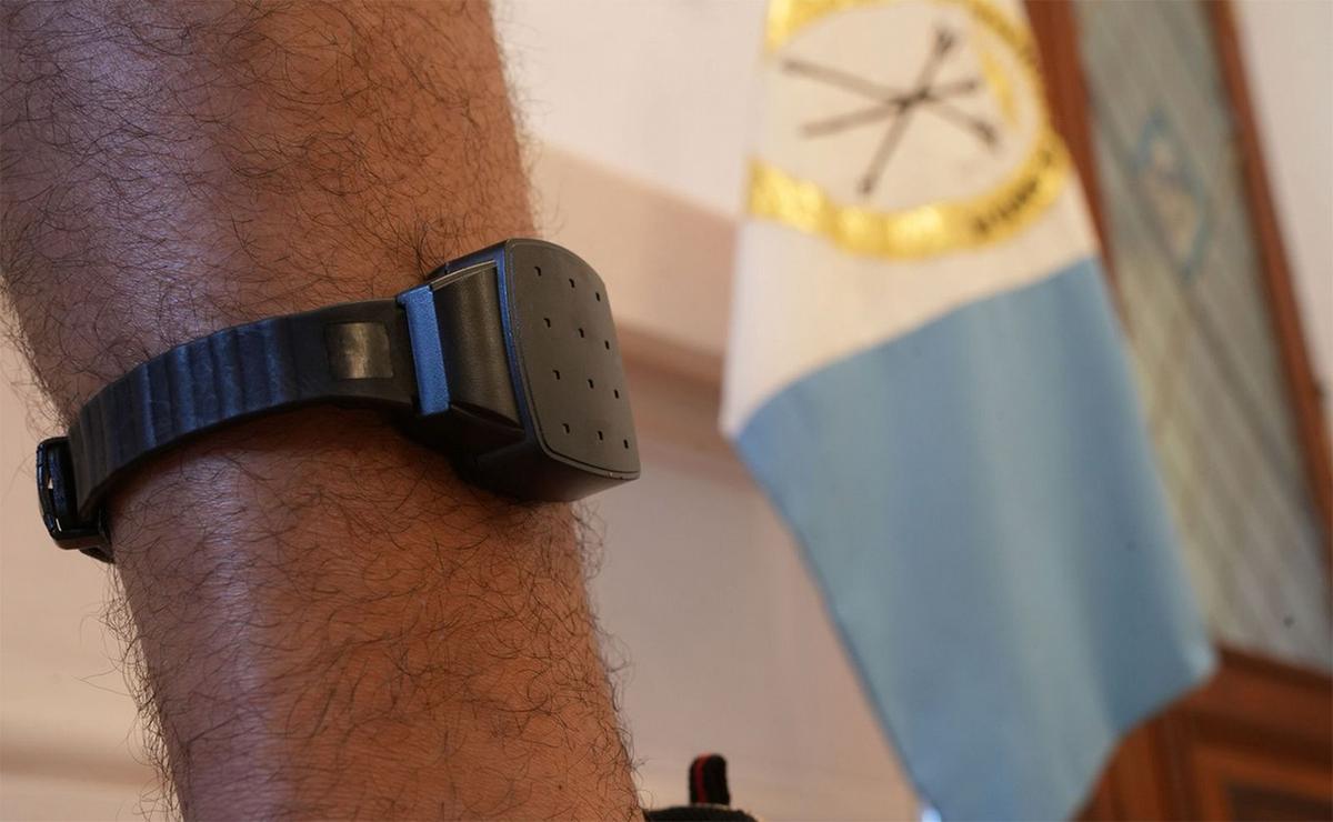 Violencia de género: Santa Fe implementa un sistema de tobilleras duales.