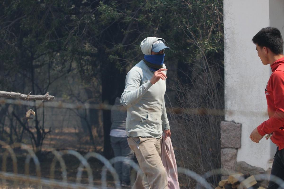 FOTO: Desesperación por los incendios en Los Cocos. (Foto: Daniel Cáceres/Cadena 3)