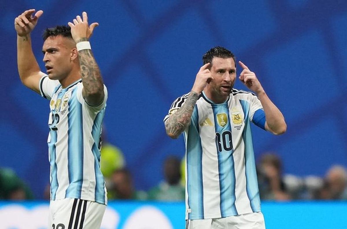 Lautaro Martínez junto a Lionel Messi.