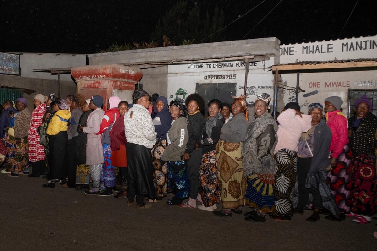 Zambia vota en presidenciales que ponen a prueba las reformas económicas del mandatario