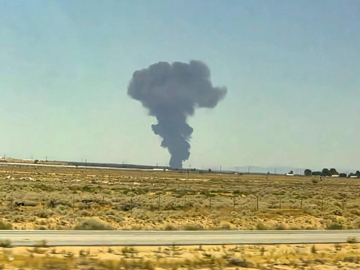 Identifican a tripulantes que murieron en caída de B-52 en base aérea de California