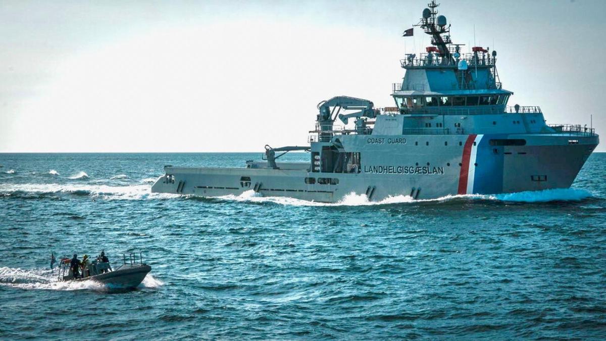 Islandia incauta barco de grupo activista antiballenero y arresta a tripulación