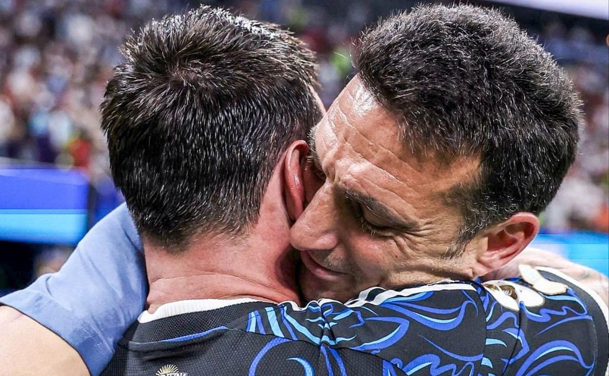 El abrazo entre Lionel Messi y Scaloni.