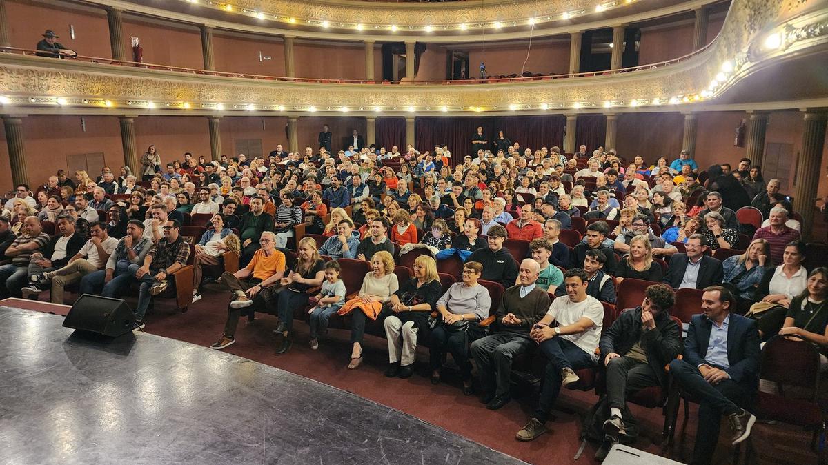 FOTO: Mauricio Coccolo presentó su libro "Puros Cuentos" en el Teatro Real