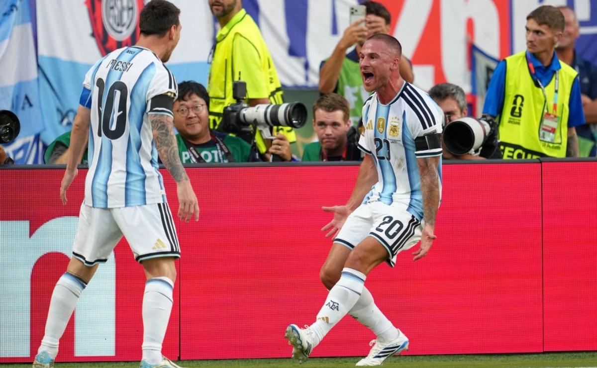 Mac Allister festeja el primer tanto ante Suiza. (Foto: AP)