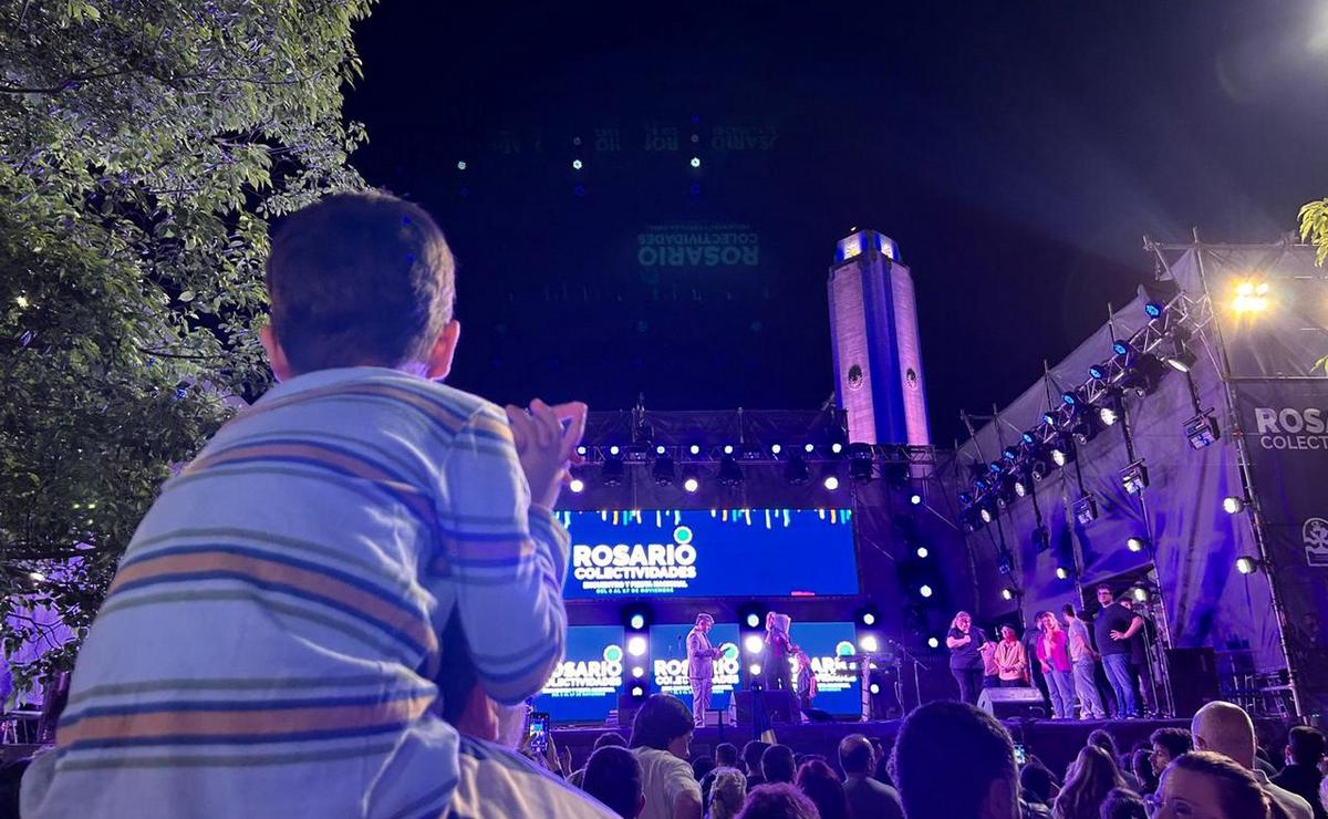 FOTO: Rosario vive el inicio de la Fiesta de Colectividades con gran afluencia y calor.