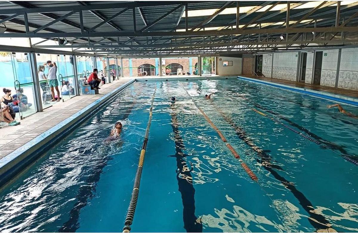 El Polideportivo General Paz ofrece un espacio familiar para disfrutar del calor