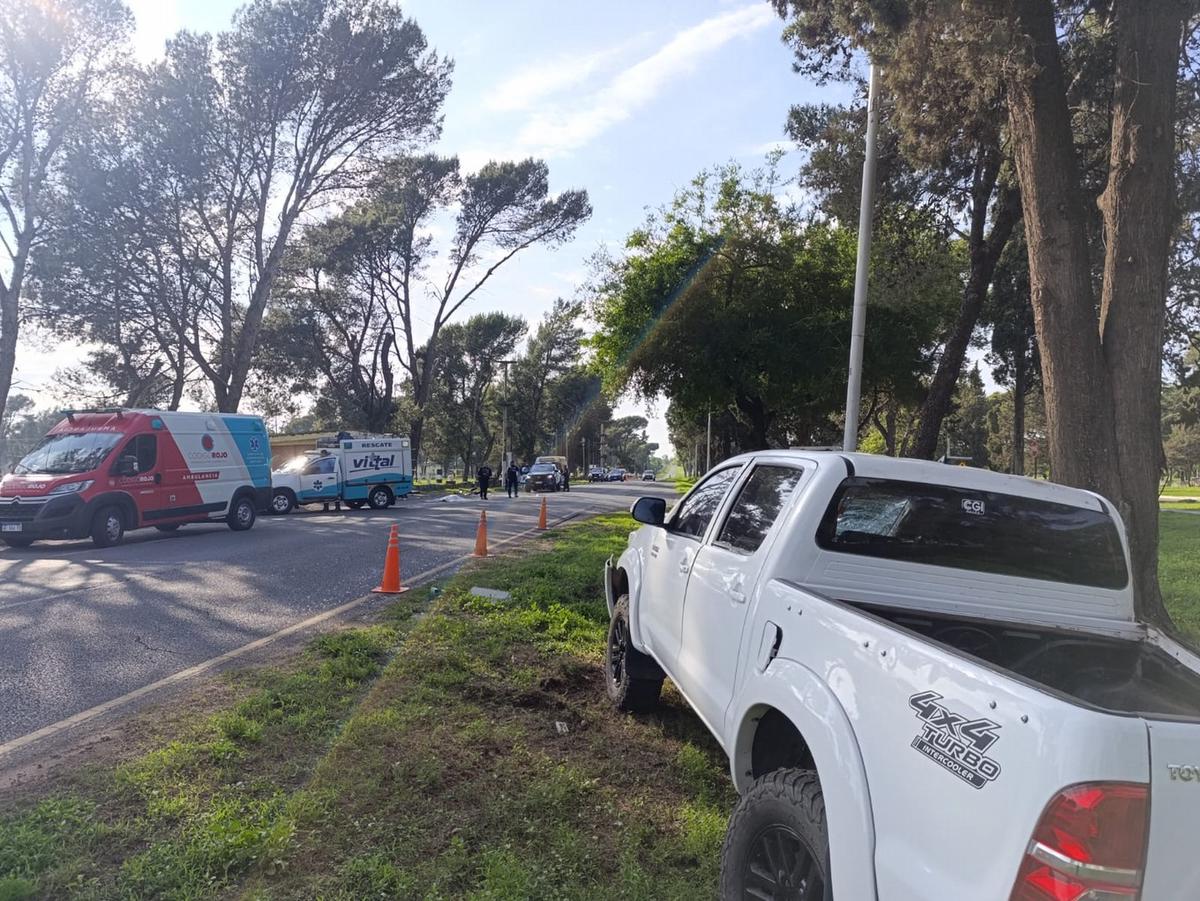 FOTO: Un ciclista murió tras ser arrollado por una camionera en Parque Don Bosco