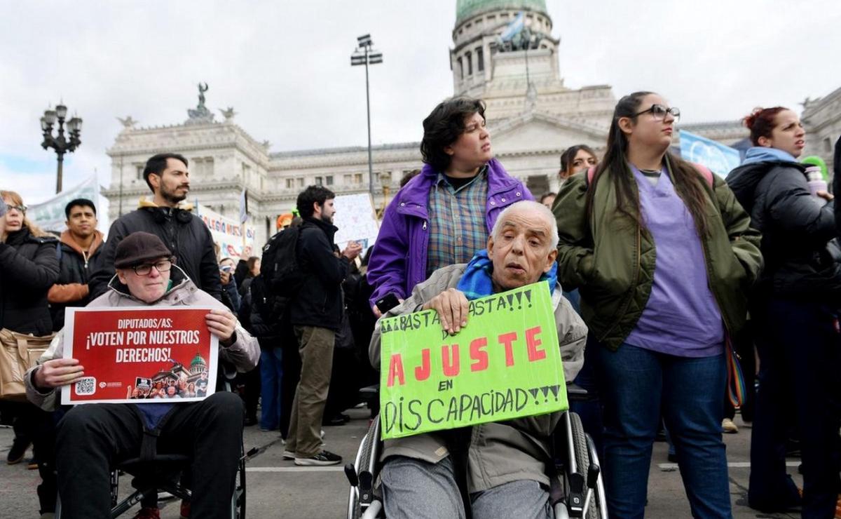 Marcha en Buenos Aires por la aplicación de la Ley de Emergencia en Discapacidad.