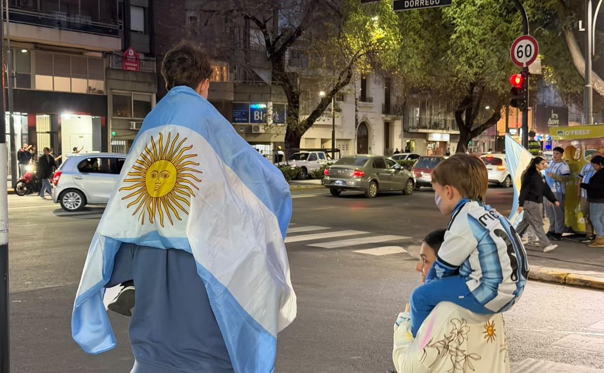 Euforia en Rosario por el triunfo ante Inglaterra y una nueva final del mundo.