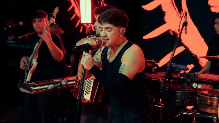 Simón Aguirre vuelve a sorprender con una versión bien cuartetera de “Dile al amor”