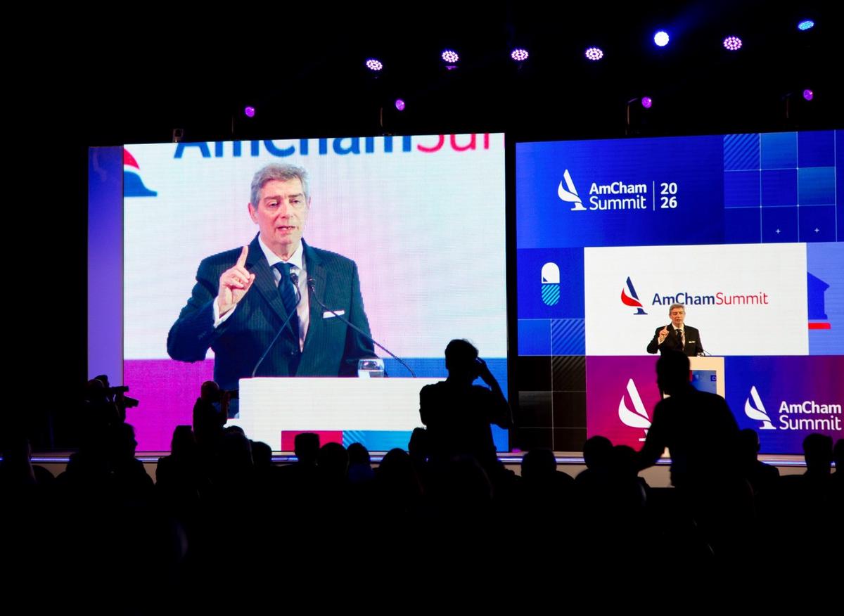 El juez Rosatti durante su exposición en el AmCham Summit 2026.