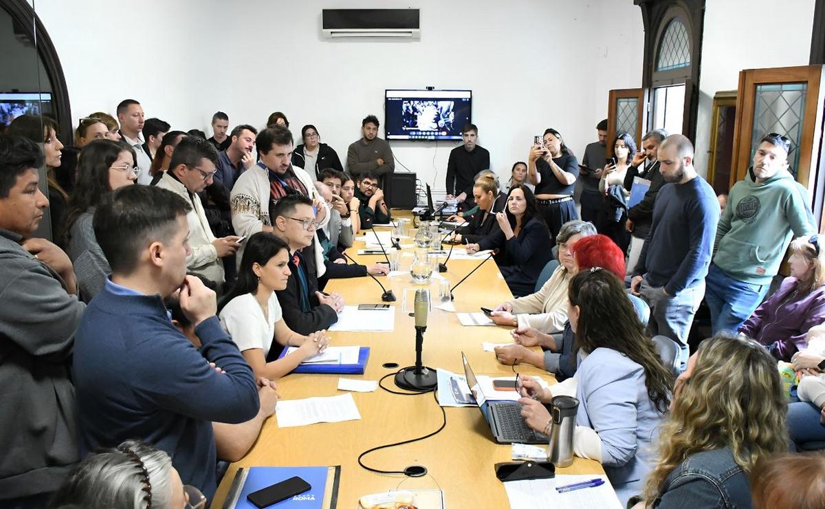 Afectados del Grupo Roma en el Concejo de la ciudad.