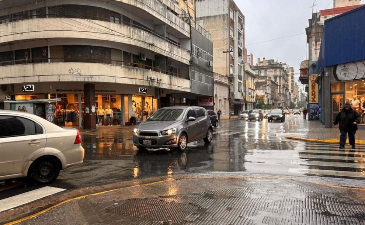 Jueves lluvioso en Rosario.