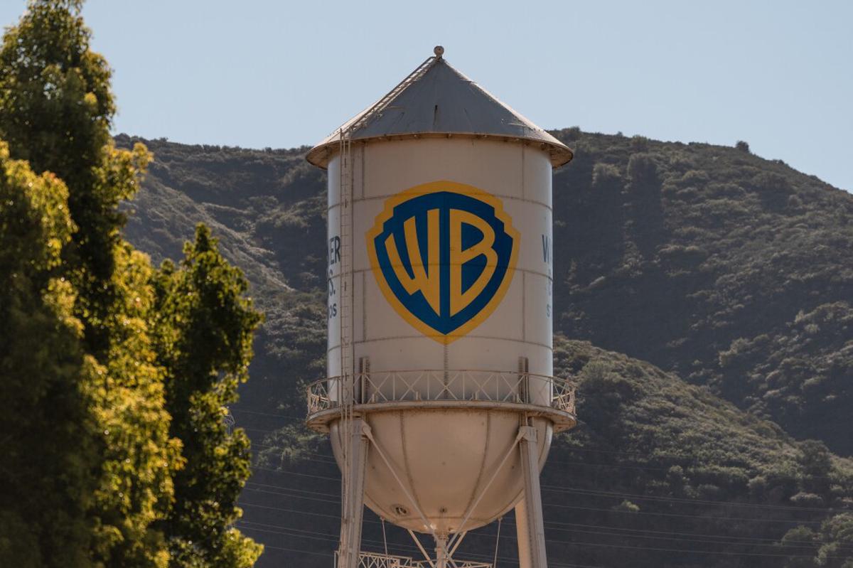 Warner Bros recibe una nueva oferta de Paramount en dura pugna por el histórico estudio de Hollywood
