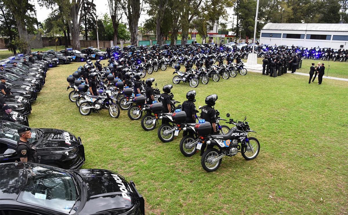 FOTO: Entregaron nuevos móviles y equipos antidisturbios a la Policía de Santa Fe.