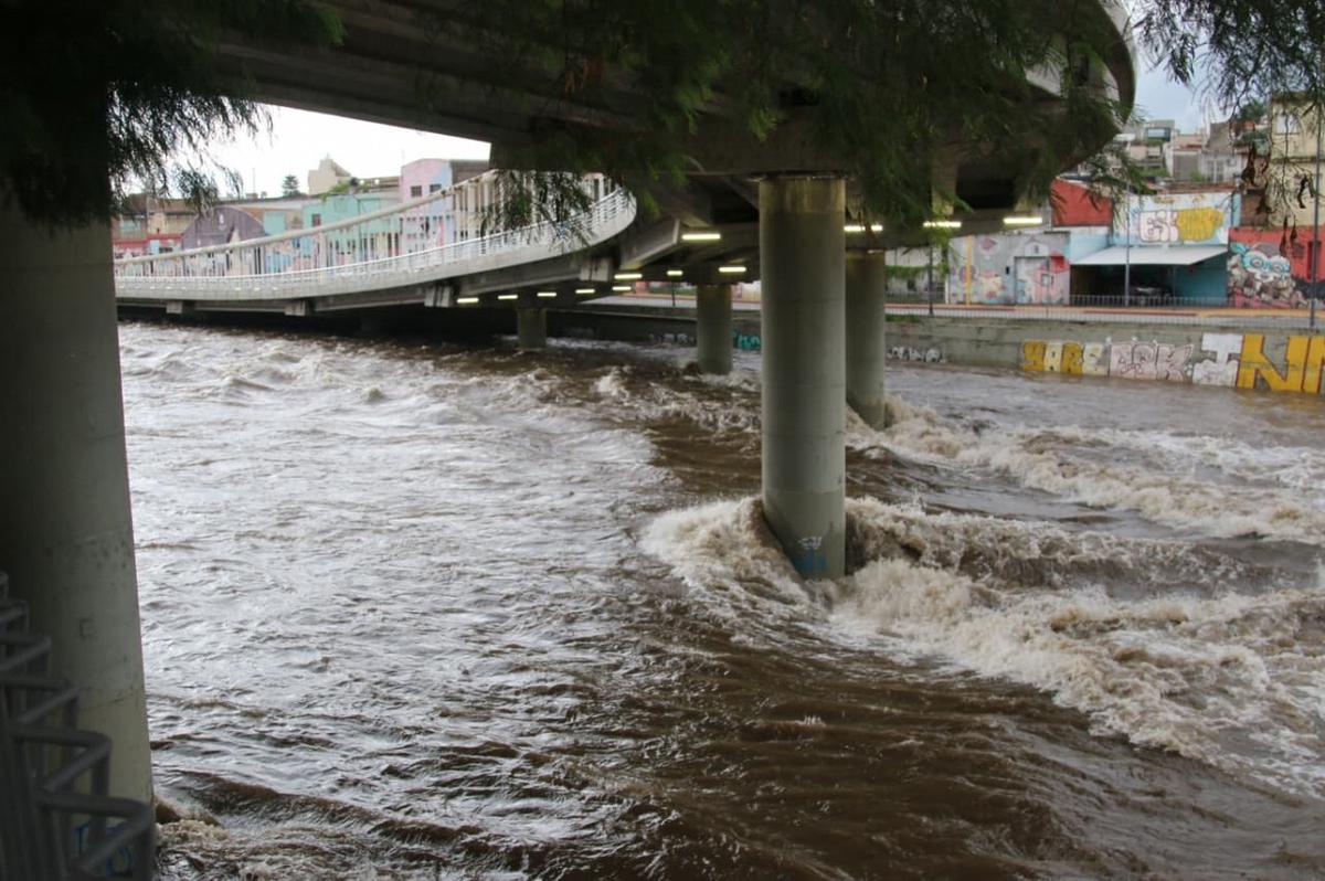 La impactante crecida del río Suquía. (Foto: Daniel Cáceres/C3)
