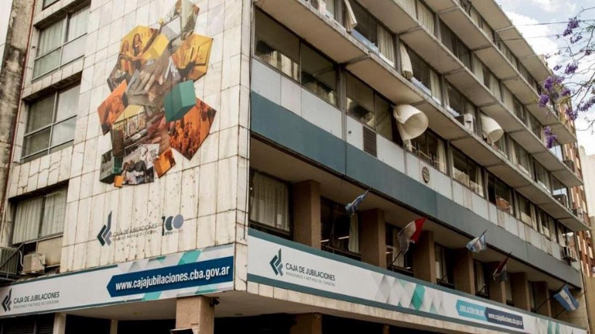 La Justicia de Córdoba ordenó suspender el recorte del haber de una jubilada