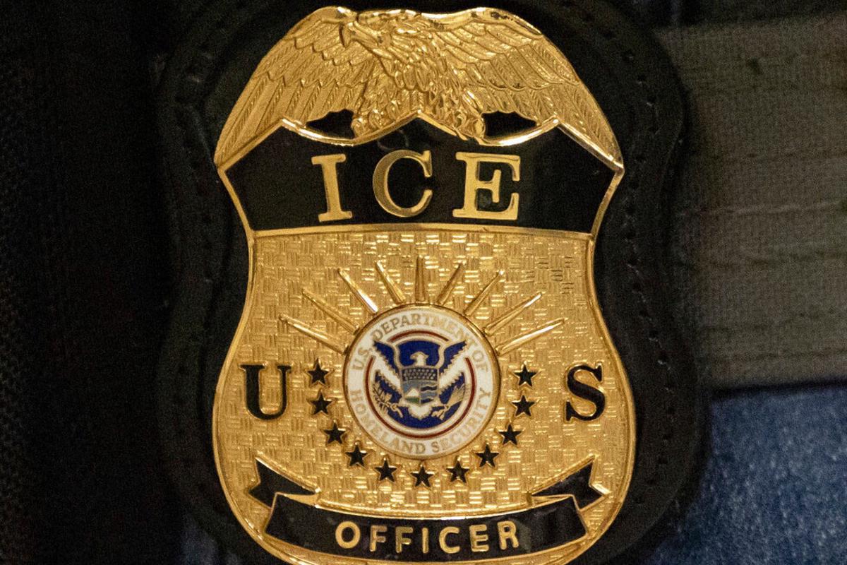 Un agente de ICE acusado de un tiroteo en Minnesota podría salir de una cárcel de Texas
