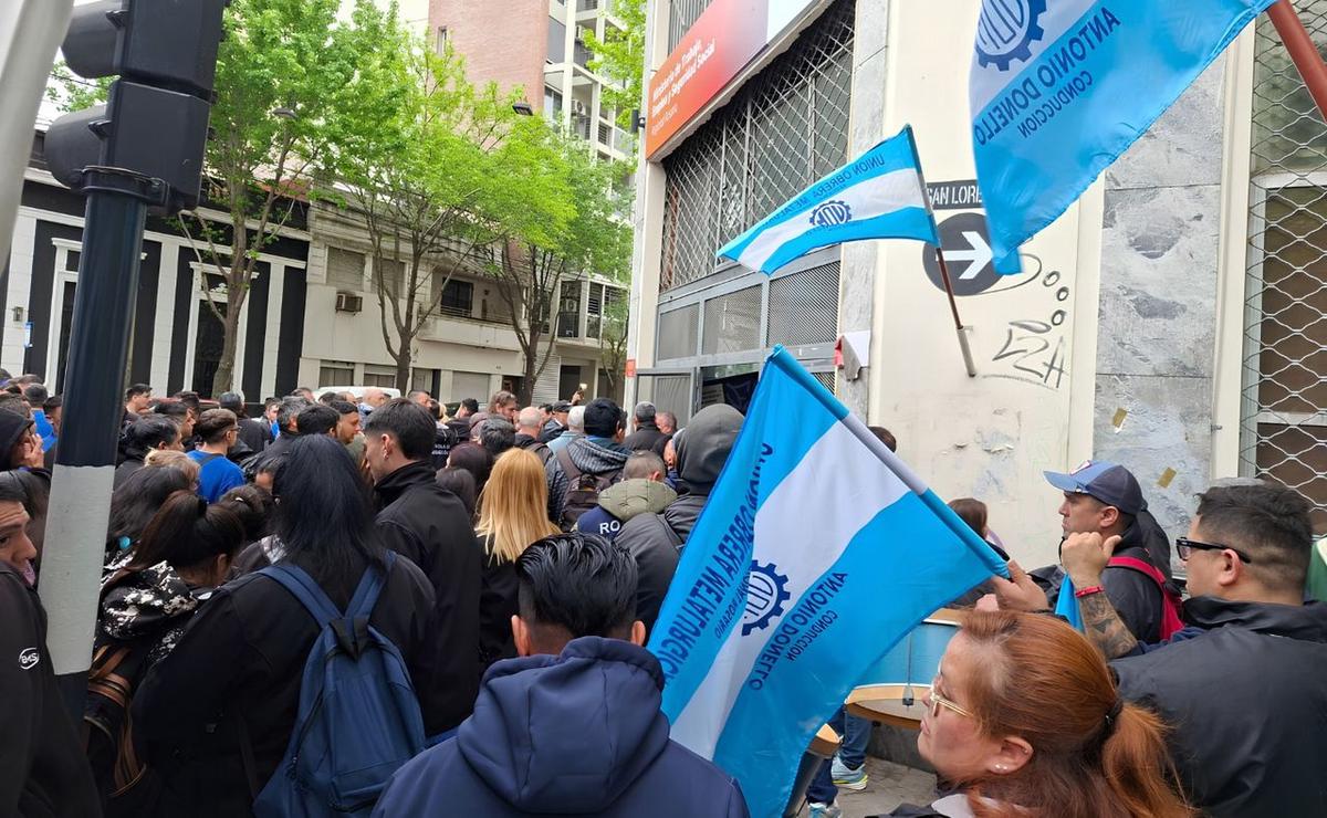 Protesta frente al Ministerio de Trabajo.