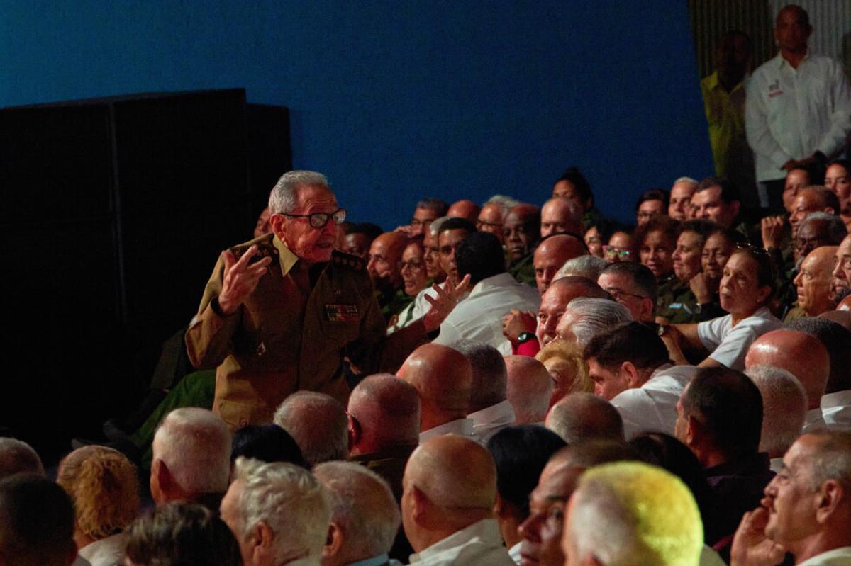A sus 95 años, Raúl Castro reaparece en acto militar