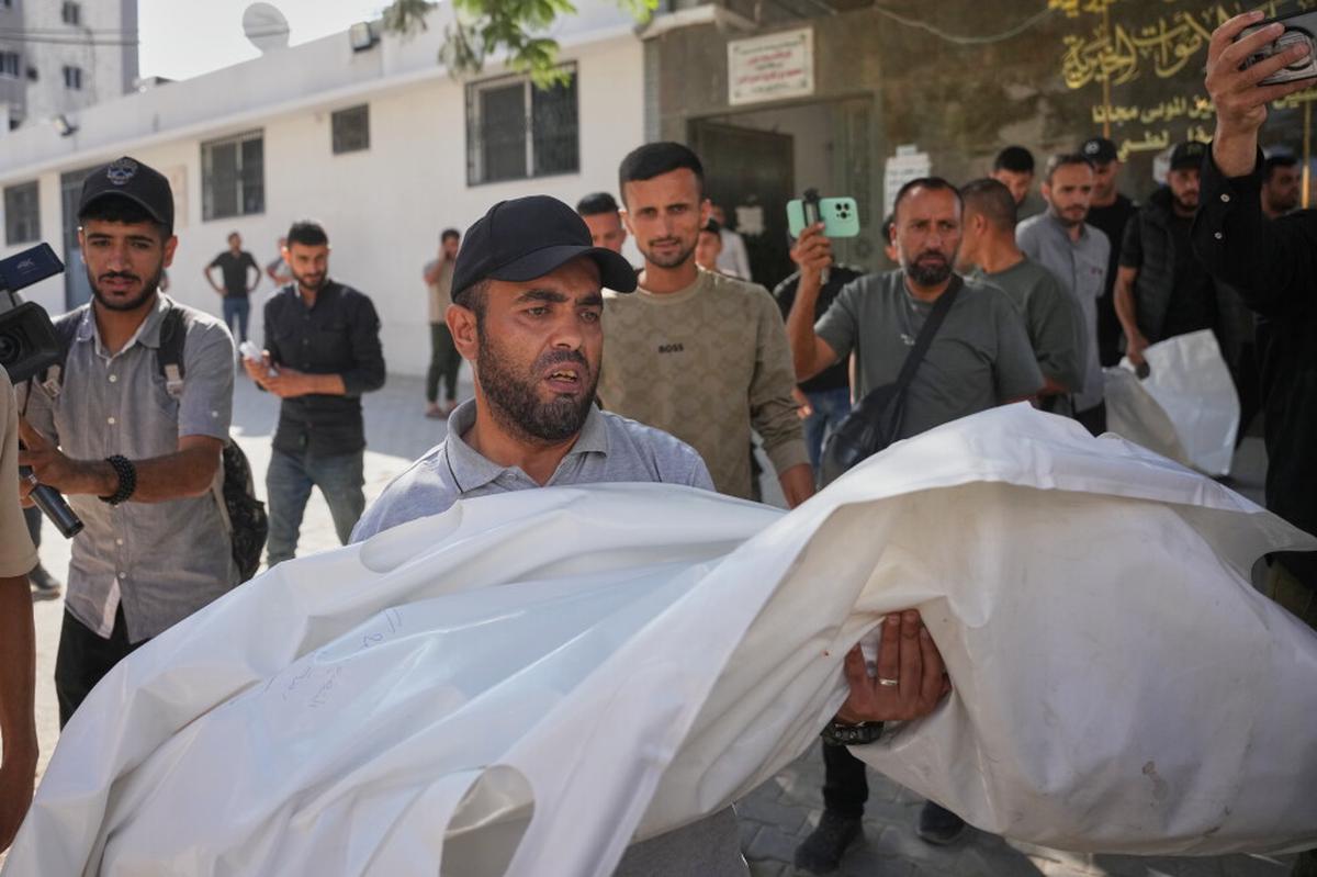 Ataque israelí alcanza departamento en Ciudad de Gaza y mata a 2 niñas, según doctores palestinos