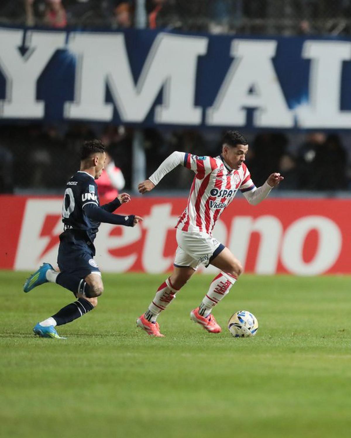 Unión eliminó a Independiente Rivadavia y estiró la racha de golpes visitantes en octavos