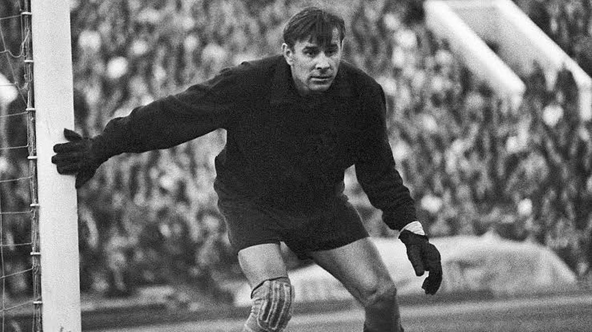 Hockey, cigarrillos y fútbol: la vida de película de Lev Yashin, el mejor arquero de la historia