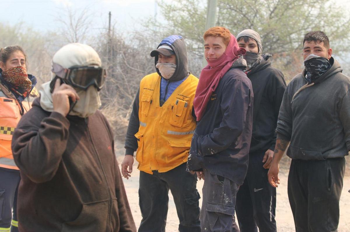 FOTO: Desesperación por los incendios en Los Cocos. (Foto: Daniel Cáceres/Cadena 3)