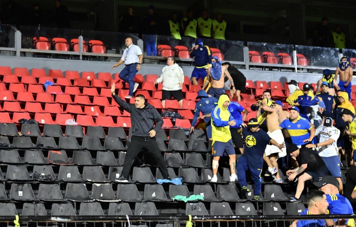 FOTO: Riquelme calma los incidentes en Rosario