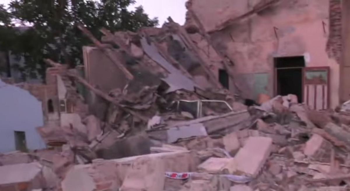 Derrumbe en Sarandí: el techo de una casa aplasta un auto