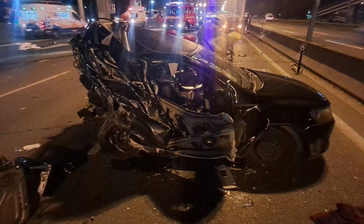 Así quedó el auto donde viajaba la nena de dos años. (Foto: Gentileza Clarín)