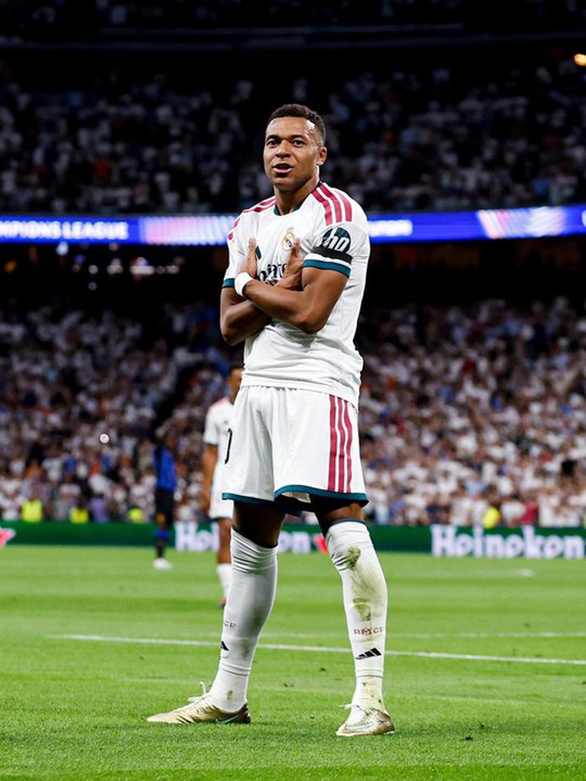 Kylian Mbappé festeja el primer gol del Real Madrid en la temporada.