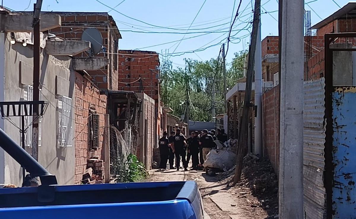 FOTO: Enfrentamiento a tiros entre policía y maleantes en barrio Alvear: 6 detenidos.