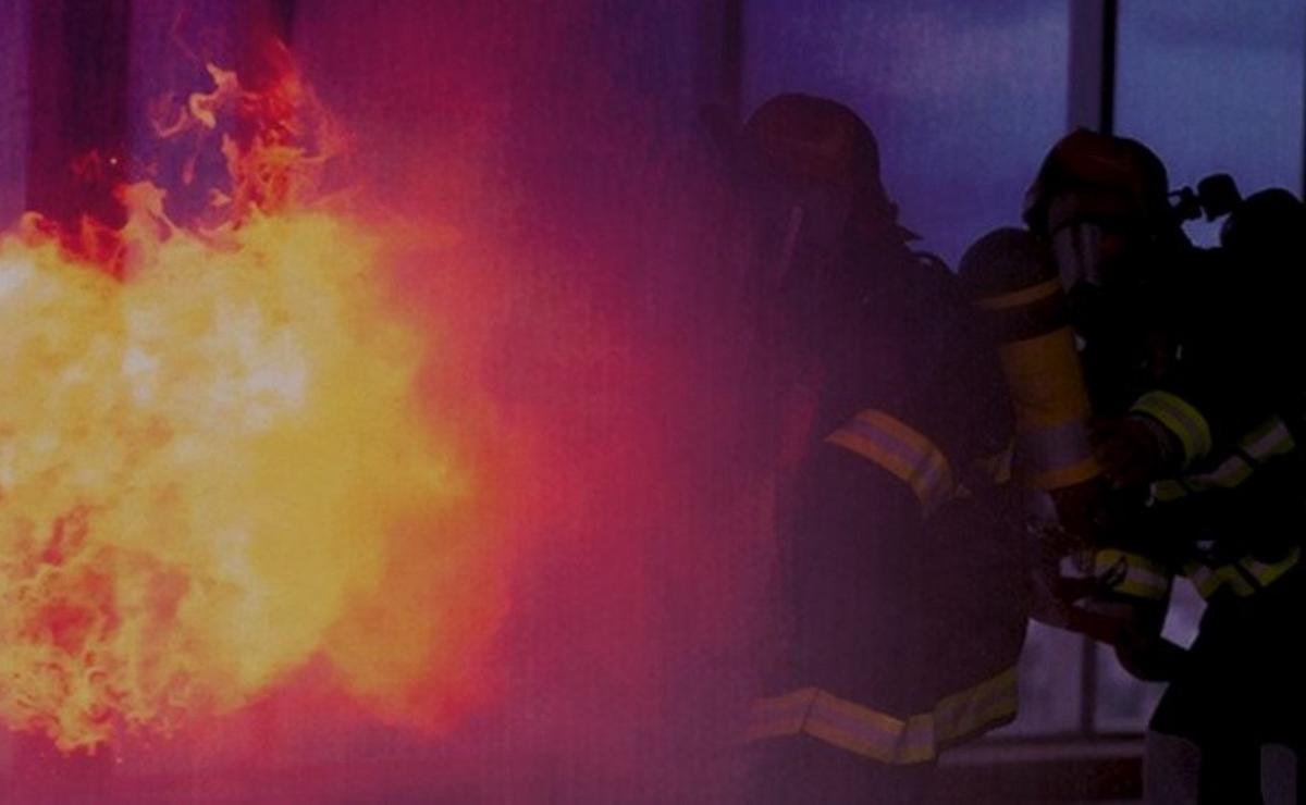 Bomberos hacen simulacros de incendio y rescate en Patio Olmos (Foto: @PoliciaCbaOf).