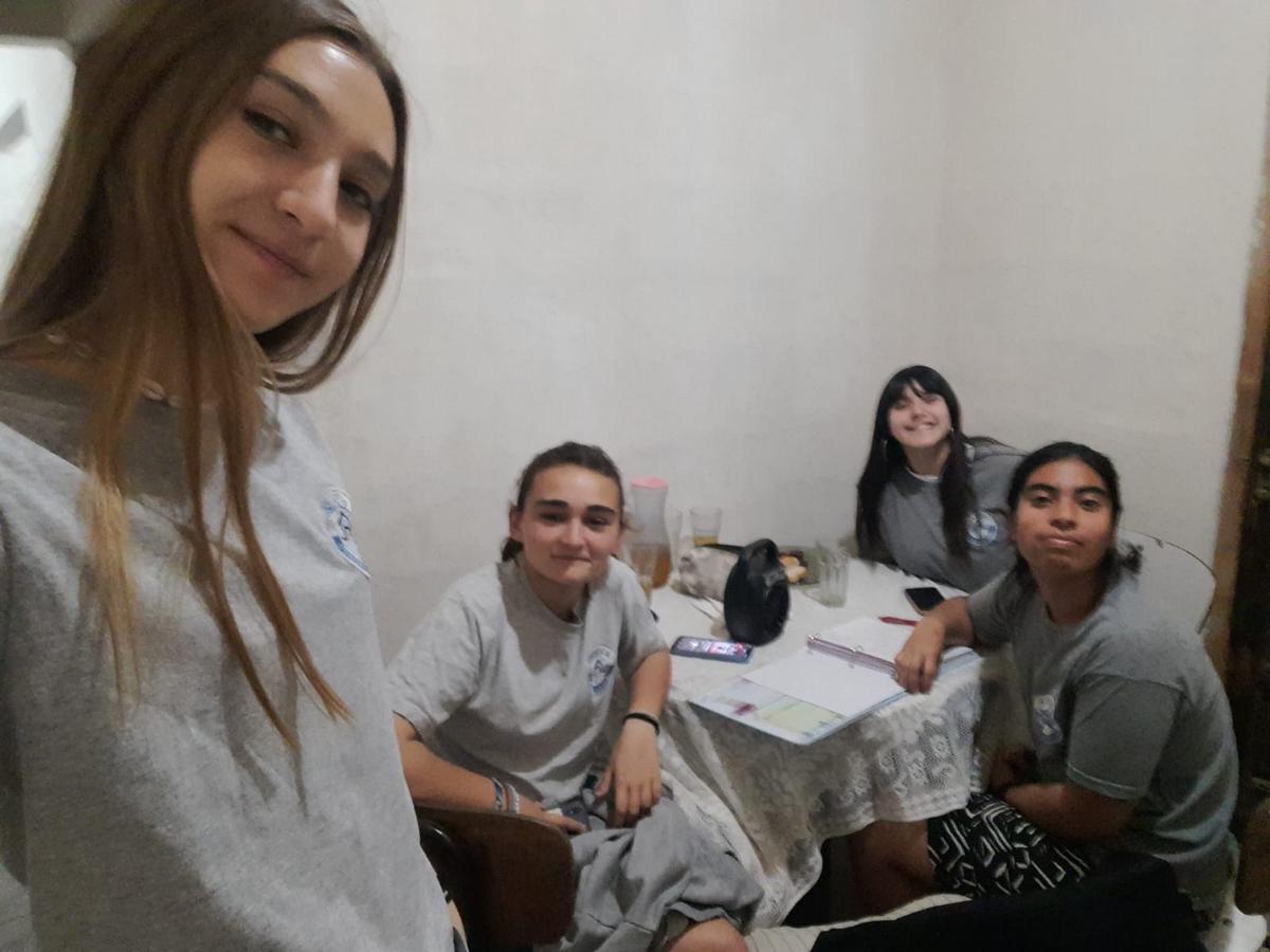 FOTO: Estudiantes de Italó aprenden y se divierten con su programa de radio