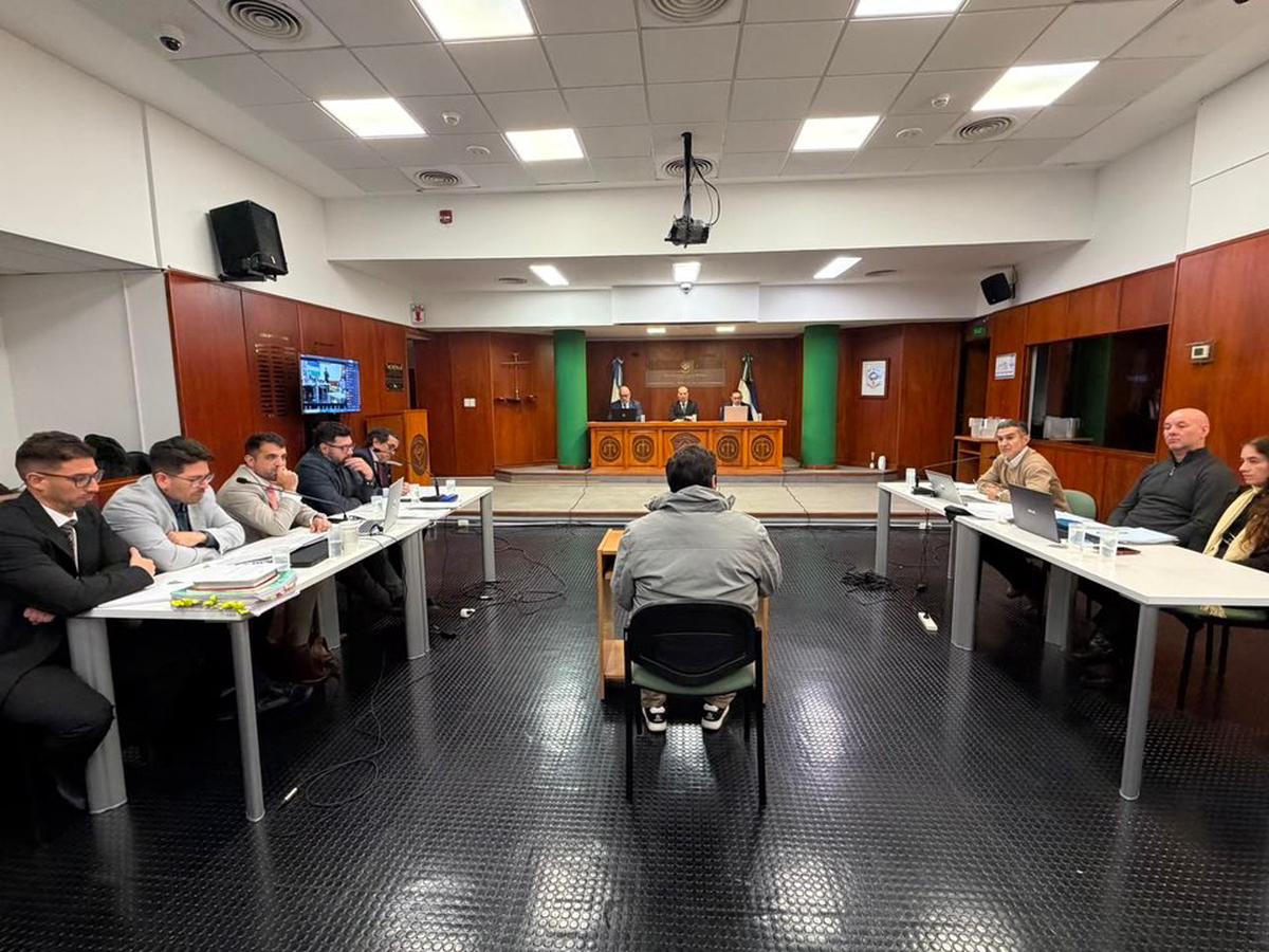 Piden nueve años de prisión para docente por abusos a 11 niñas en Río Negro