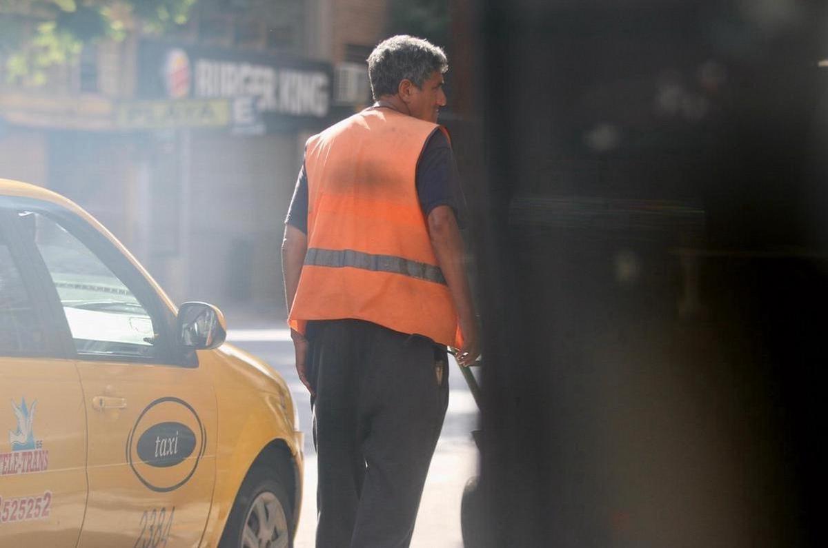 Córdoba avanza en la prohibición de cuidacoches y limpiavidrios no autorizados