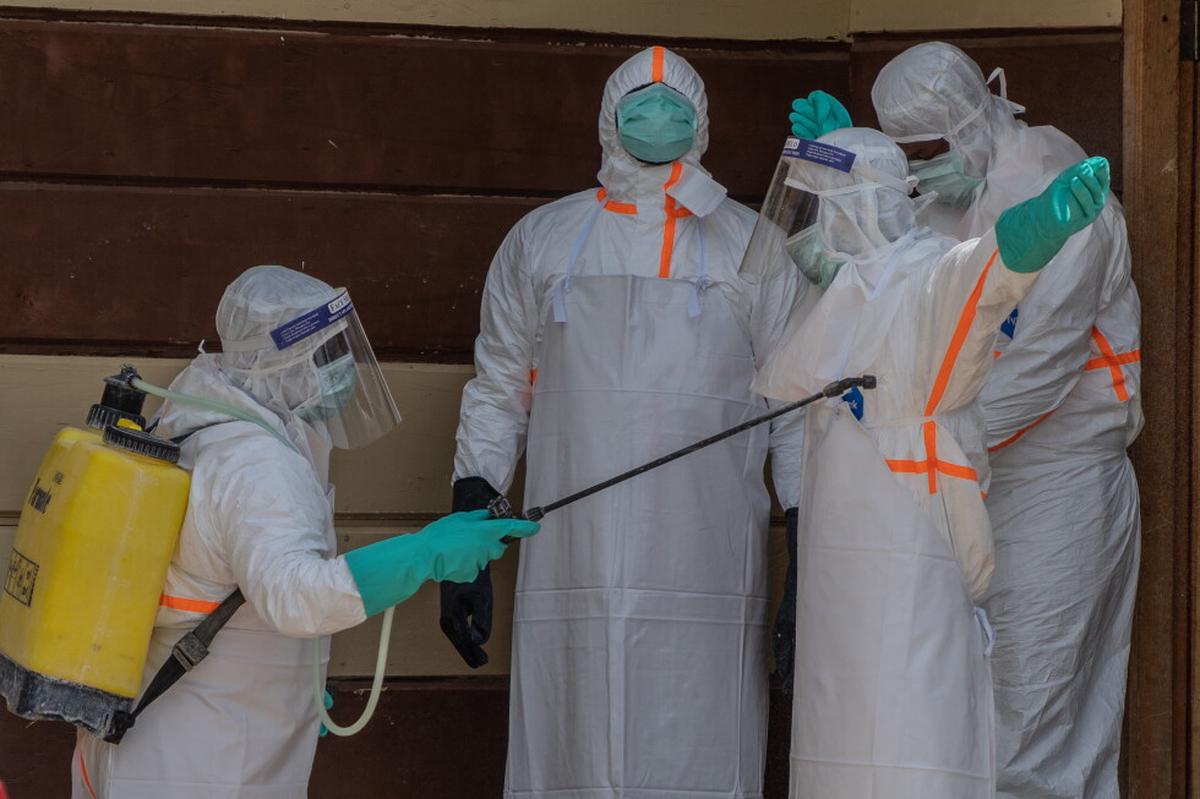 Congo reporta un récord en aumento diario de casos de ébola, un mes tras declararse el brote
