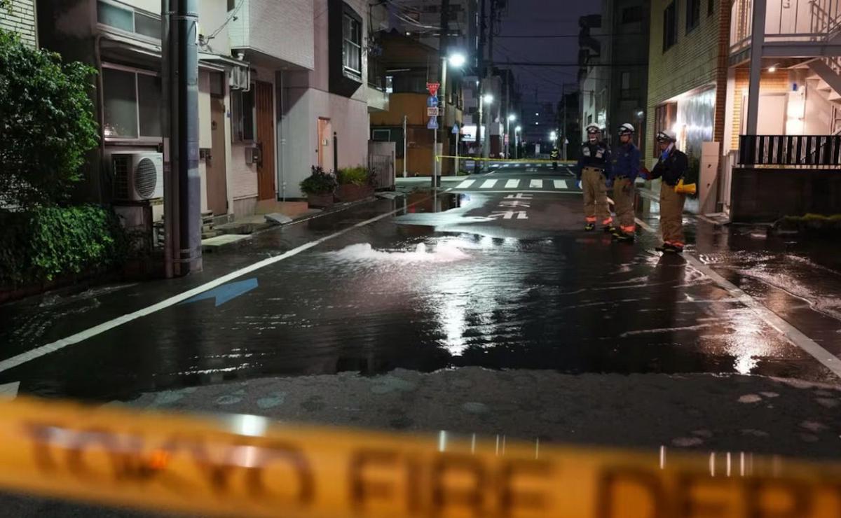 Rescatistas trabajan en Japón. (AP)
