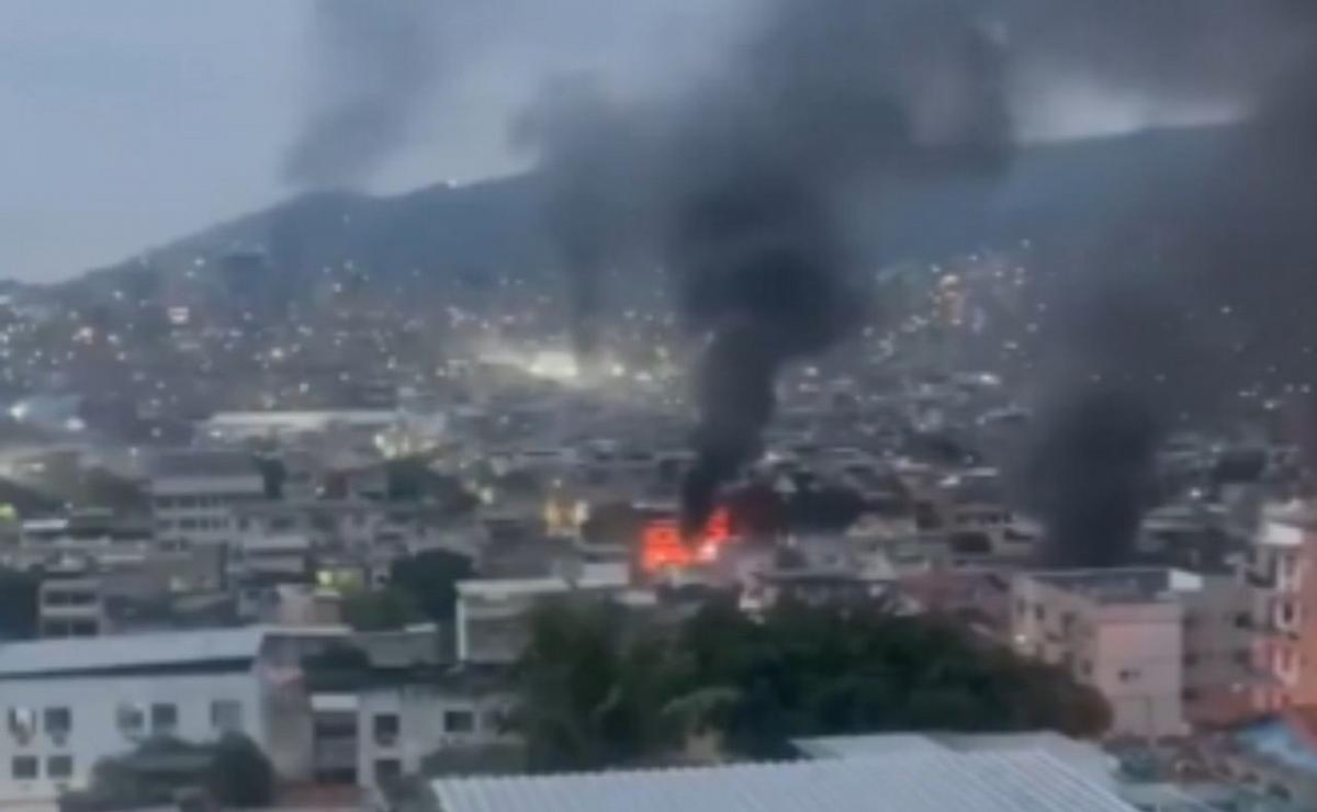 Las impactantes imágenes de la guerra urbana en Río de Janeiro. (captura)