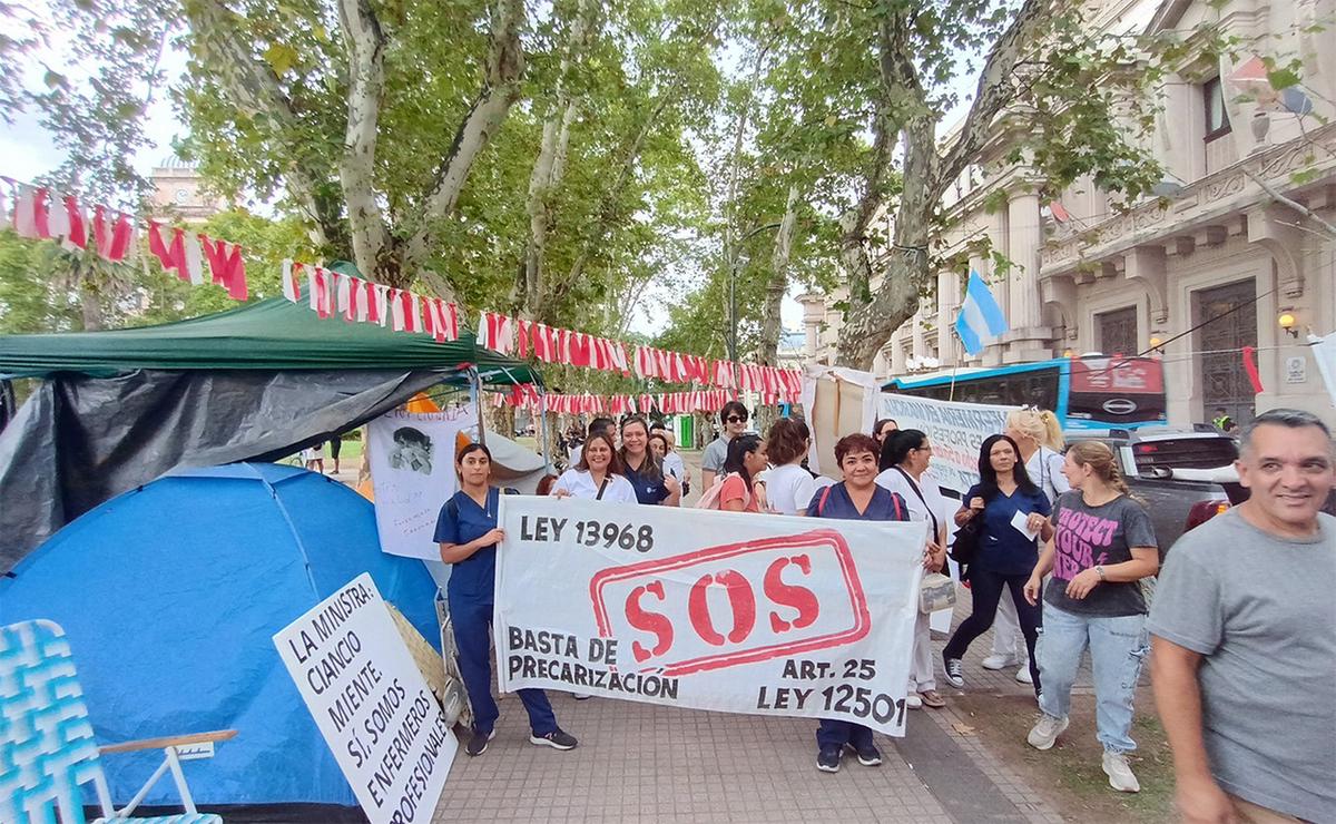Enfermeros se movilizaron en Rosario en reclamo por condiciones de trabajo.