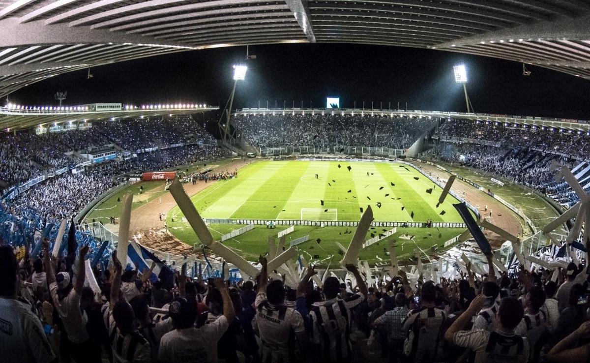 FOTO: El público albiazul tendrá una sanción por tres fechas (Foto: archivo)