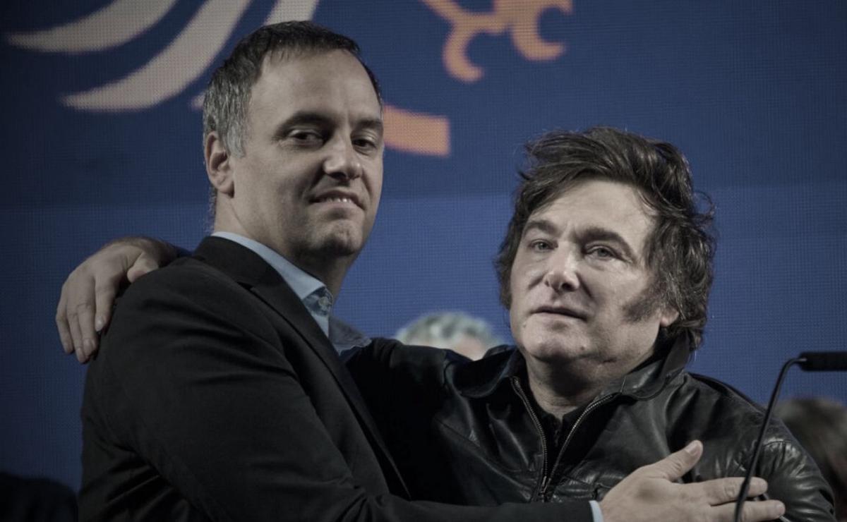 Manuel Adorni y Javier Milei.