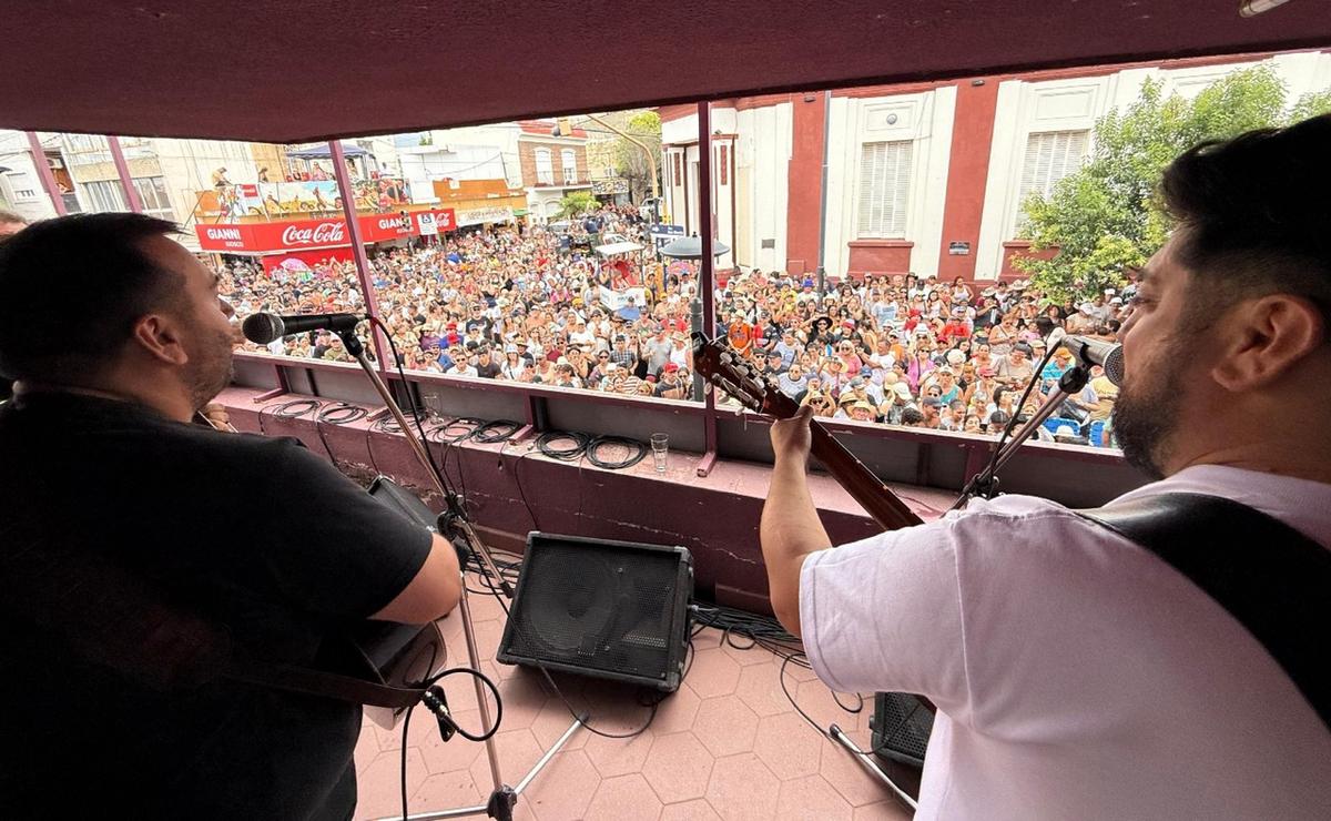 La Lunna se presentó en la Peña de la Munich en Cosquín.